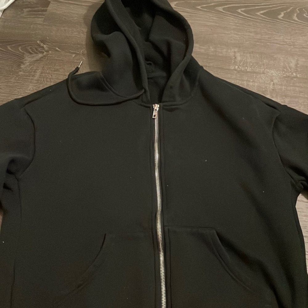 selling back hoodie🤎